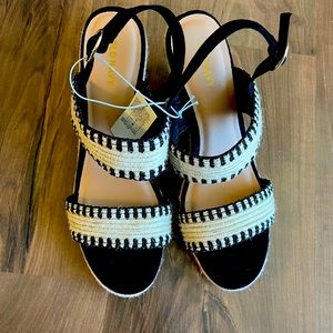 Adorable & sexy summer wedge sandals -NWT